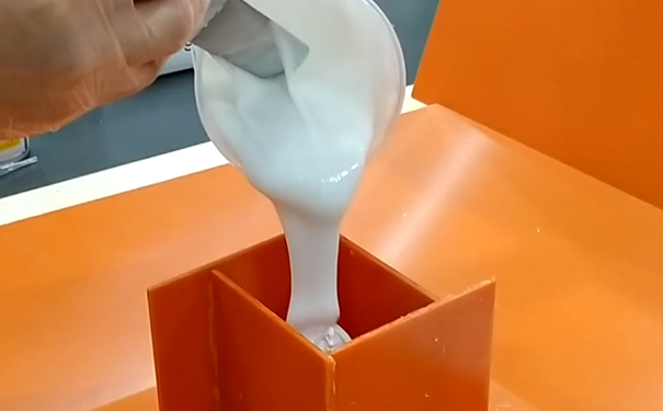 模具硅橡膠灌模時間是什么？